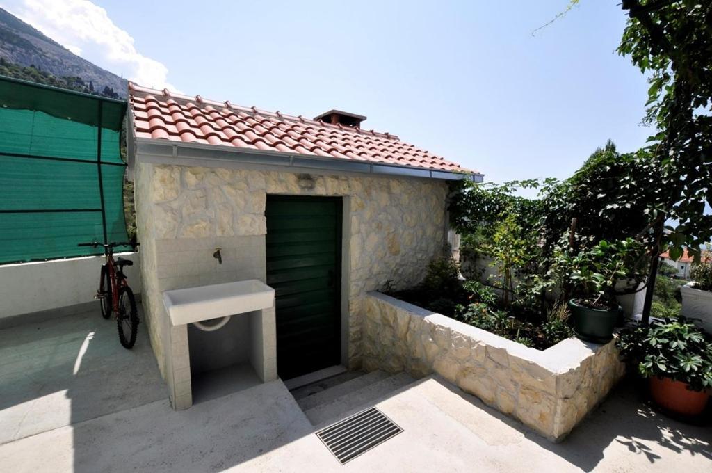 With A Parking Space - 14091 Makarska