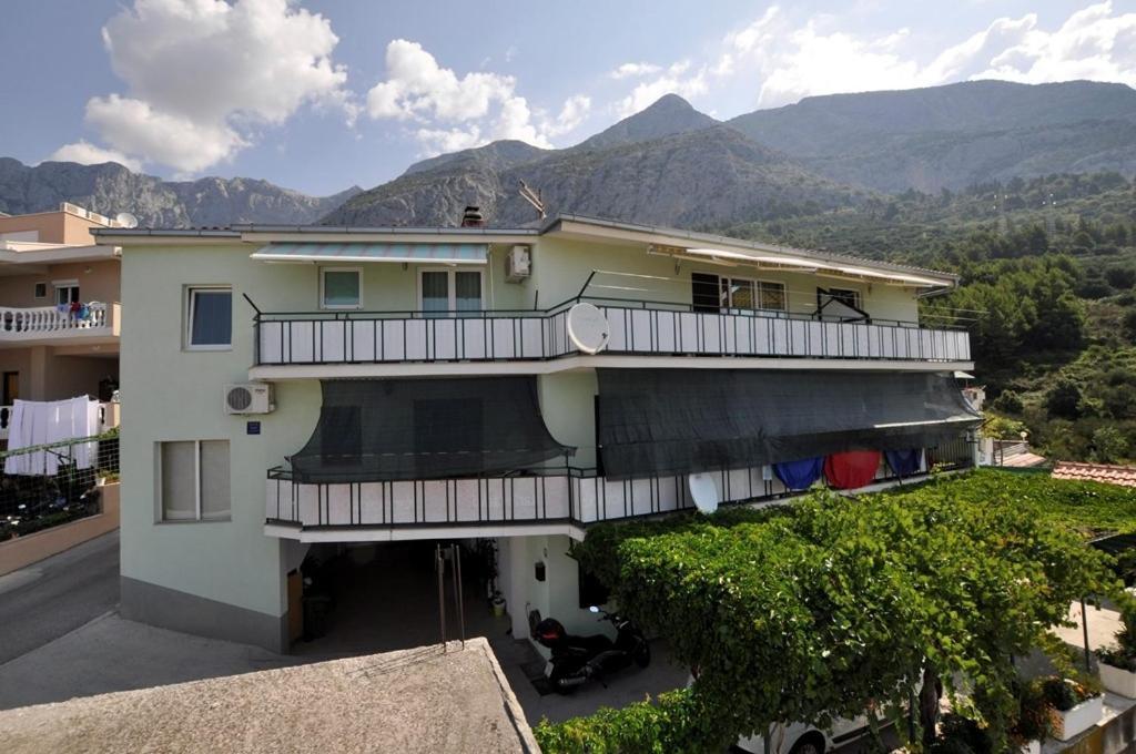 Apartment With A Parking Space - 14091 *