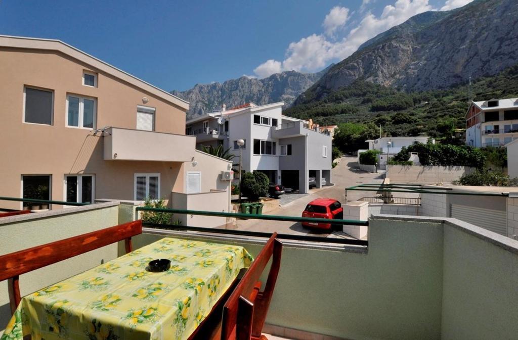 With A Parking Space - 14091 Makarska