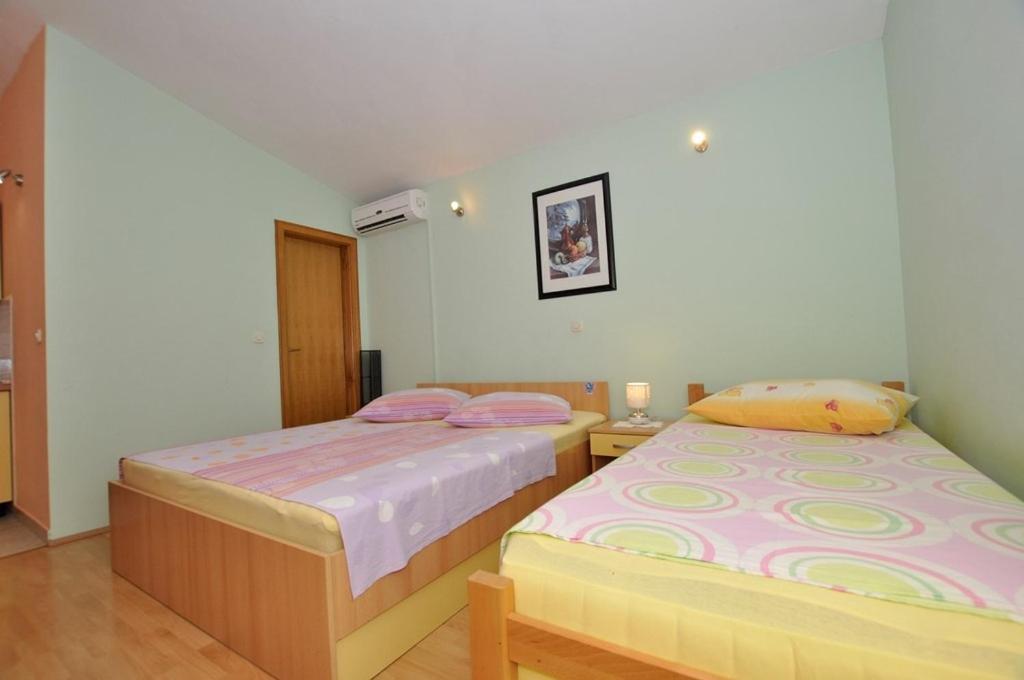 Apartment With A Parking Space - 14091 Makarska